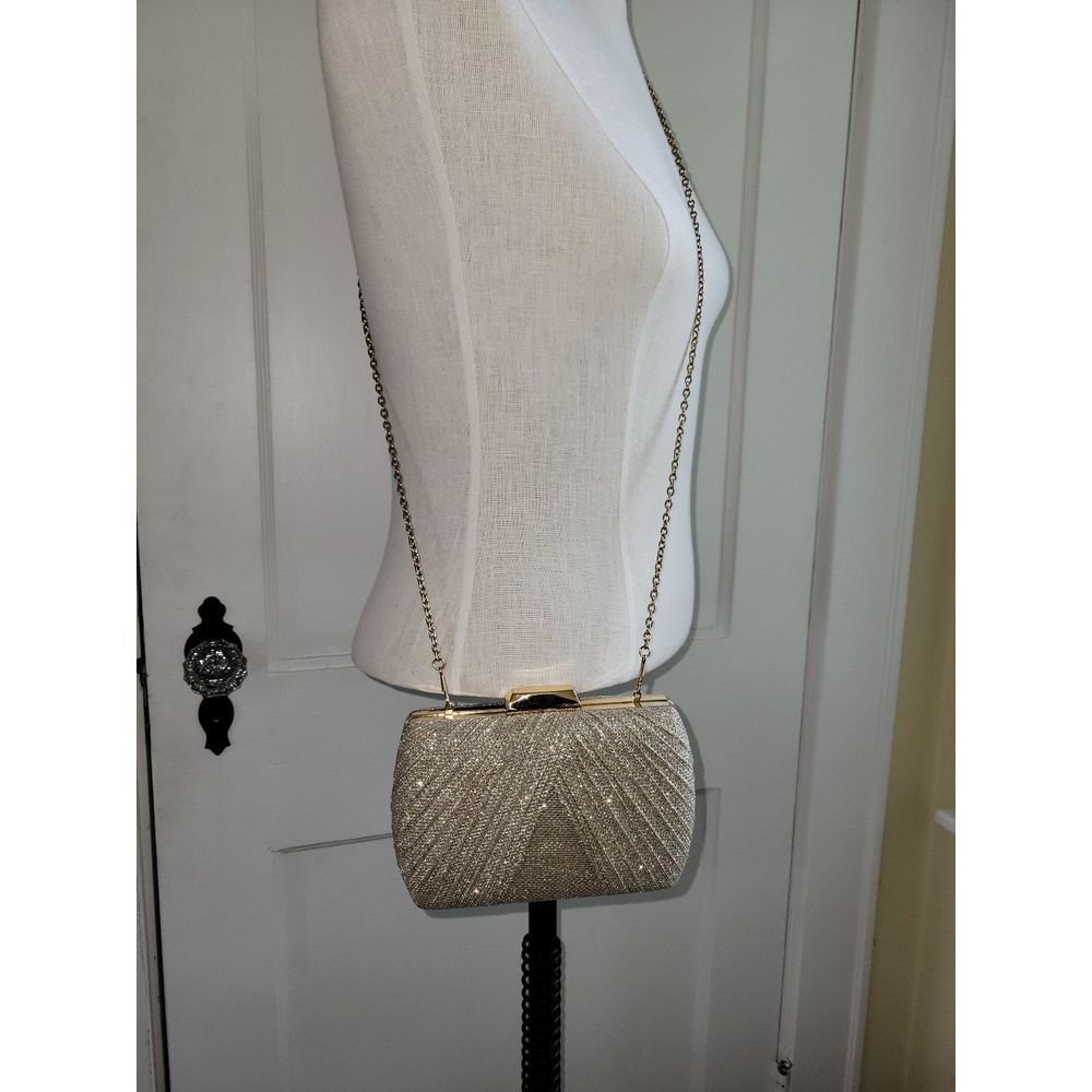 gold evening bag with chain or cord strap - Picture 3 of 12